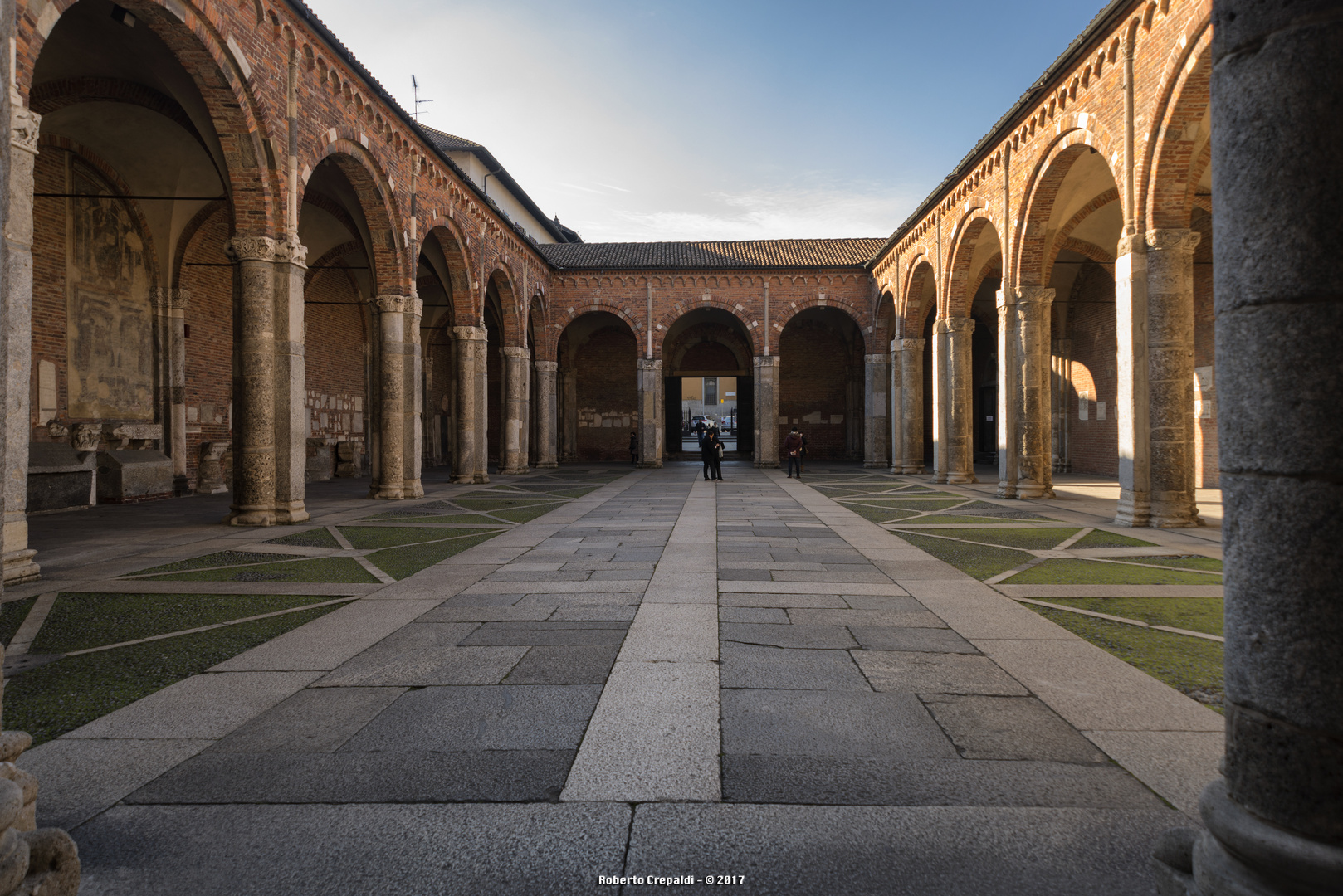 Milano, Sant'Ambrogio, cortile