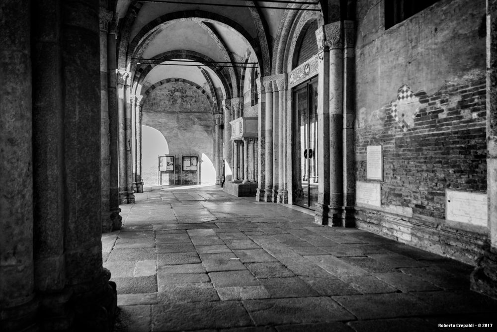 Milano, Sant'Ambrogio, ingresso