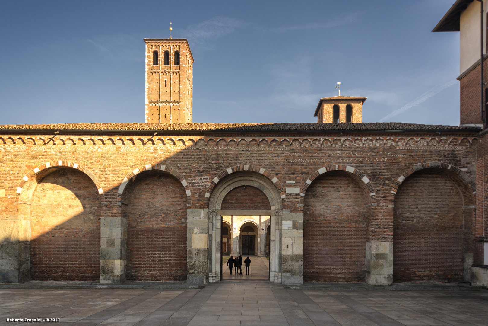 Milano, Sant'Ambrogio, ingresso