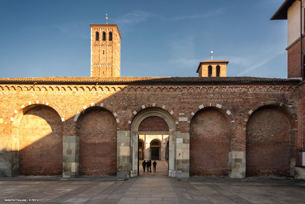 Milano, Sant'Ambrogio, ingresso