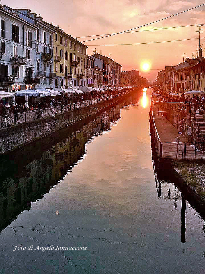 Milano tramonto sul naviglio grande - foto di Angelo Iannaccone 