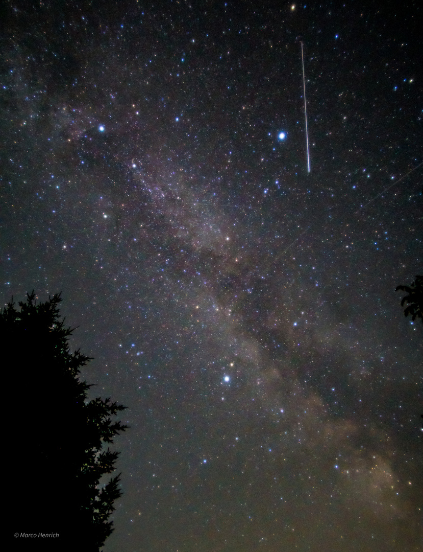 Milchstraße mit Meteor