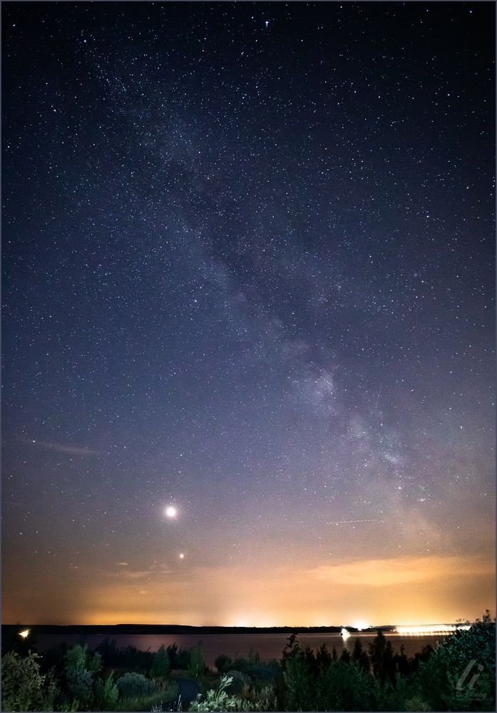 Milchstraße mit Mond + Mars über dem Störmthaler See