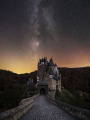 Milchstraße über Burg Eltz