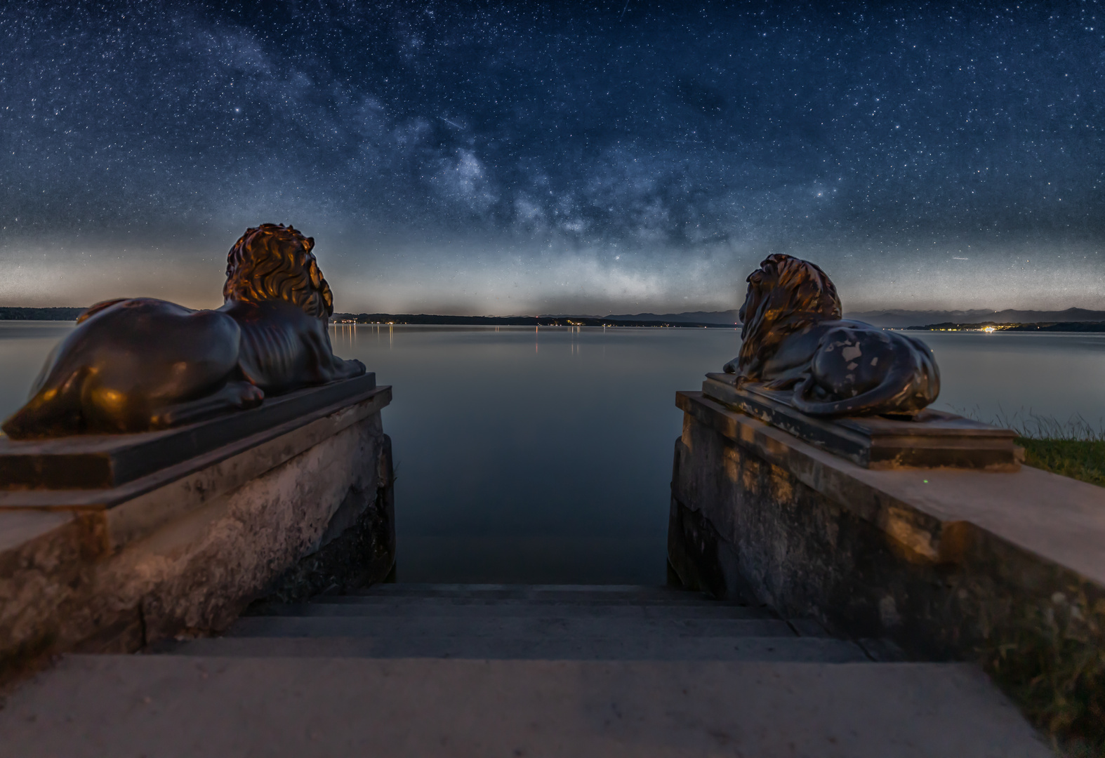 Milchstraße über den Löwen am Starnberger See