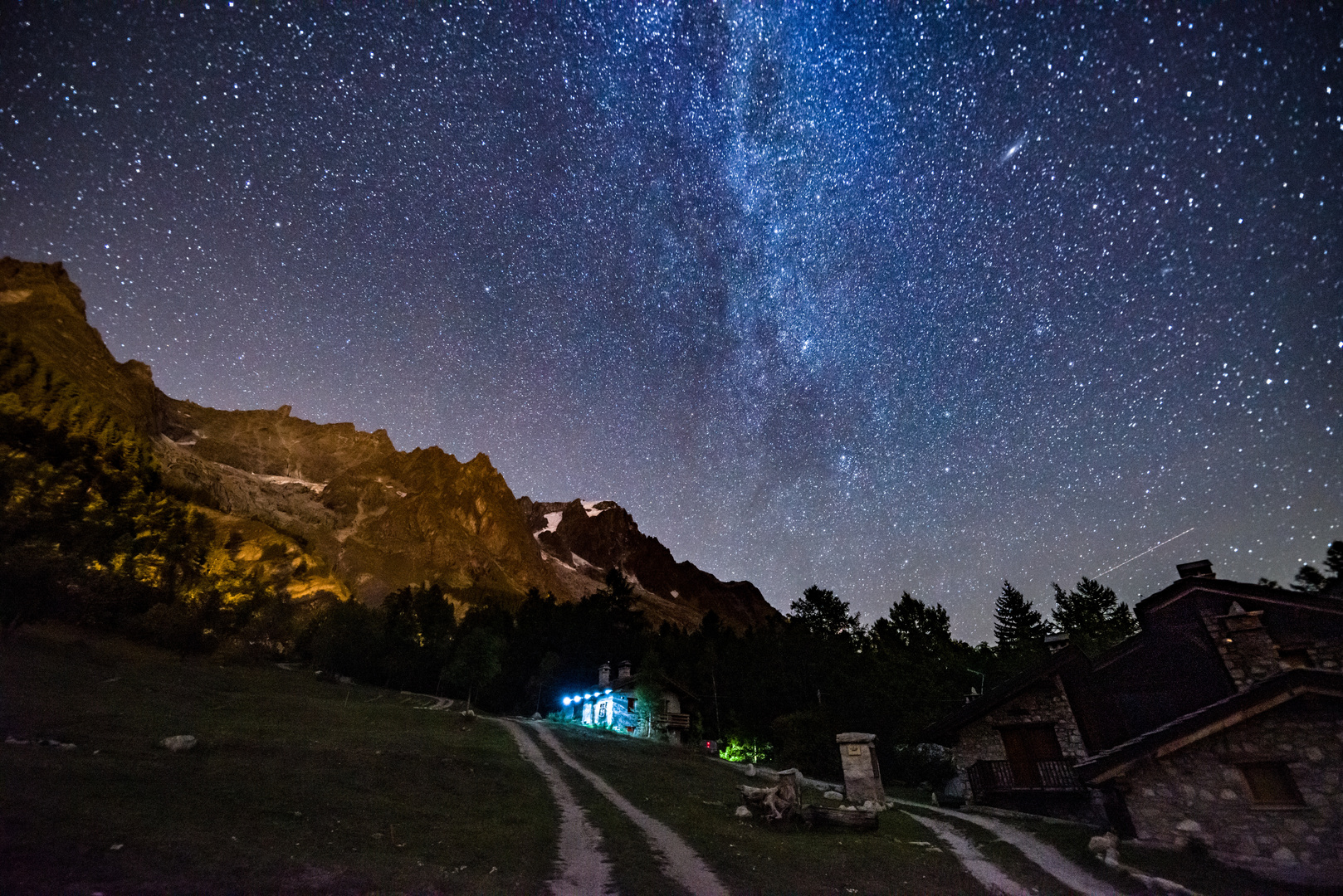 Milchstraße über der Grandes Jorasses