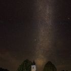 Milchstraße und Kirche in Steiermark