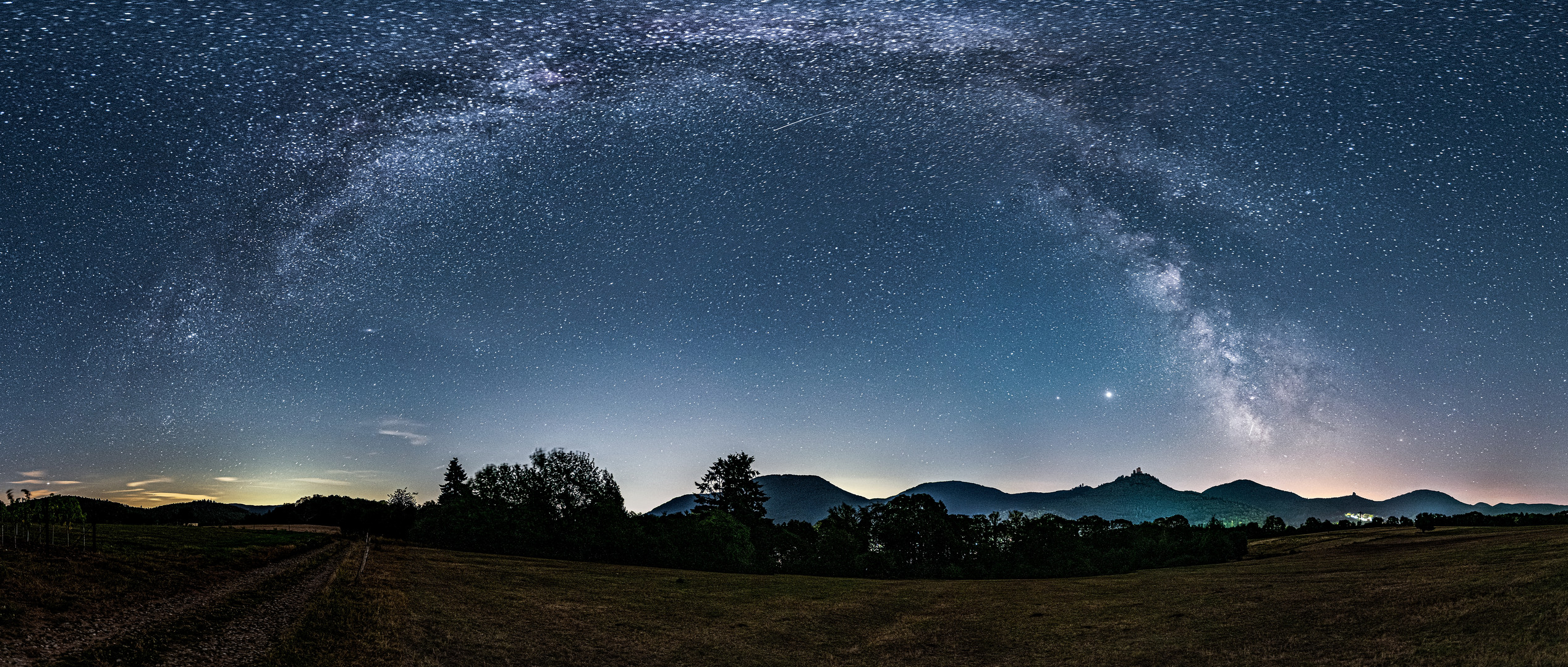 Milchstraßenpanorama am Trifels