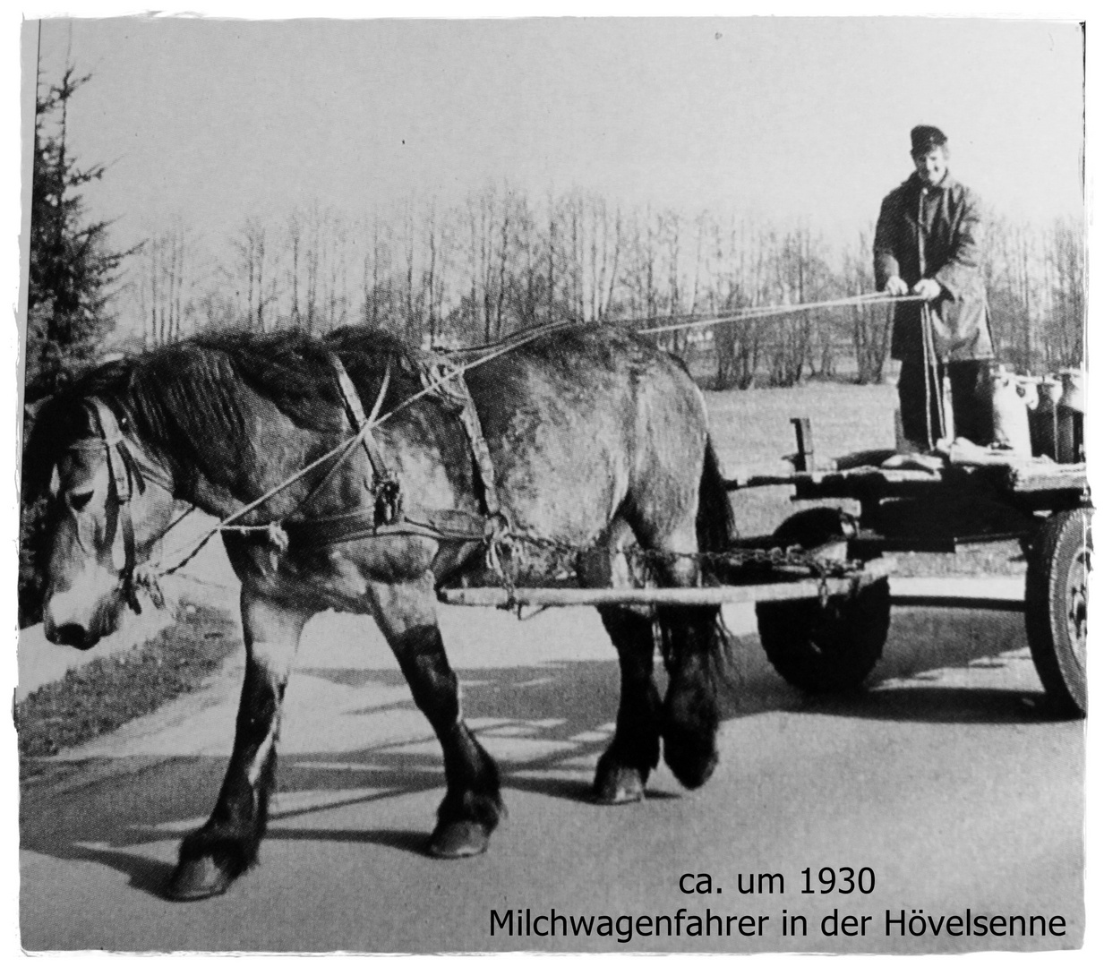 Milchwagenfahrer um 1930