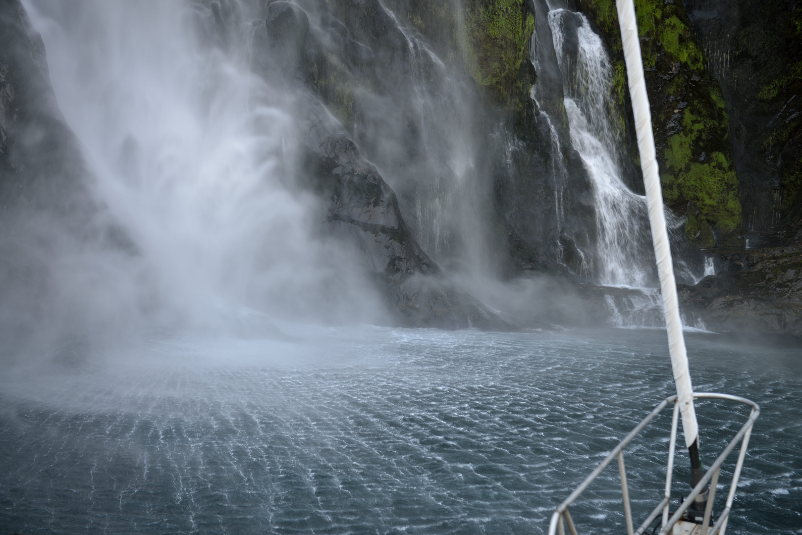 Milford Sound: Am Wasserfall