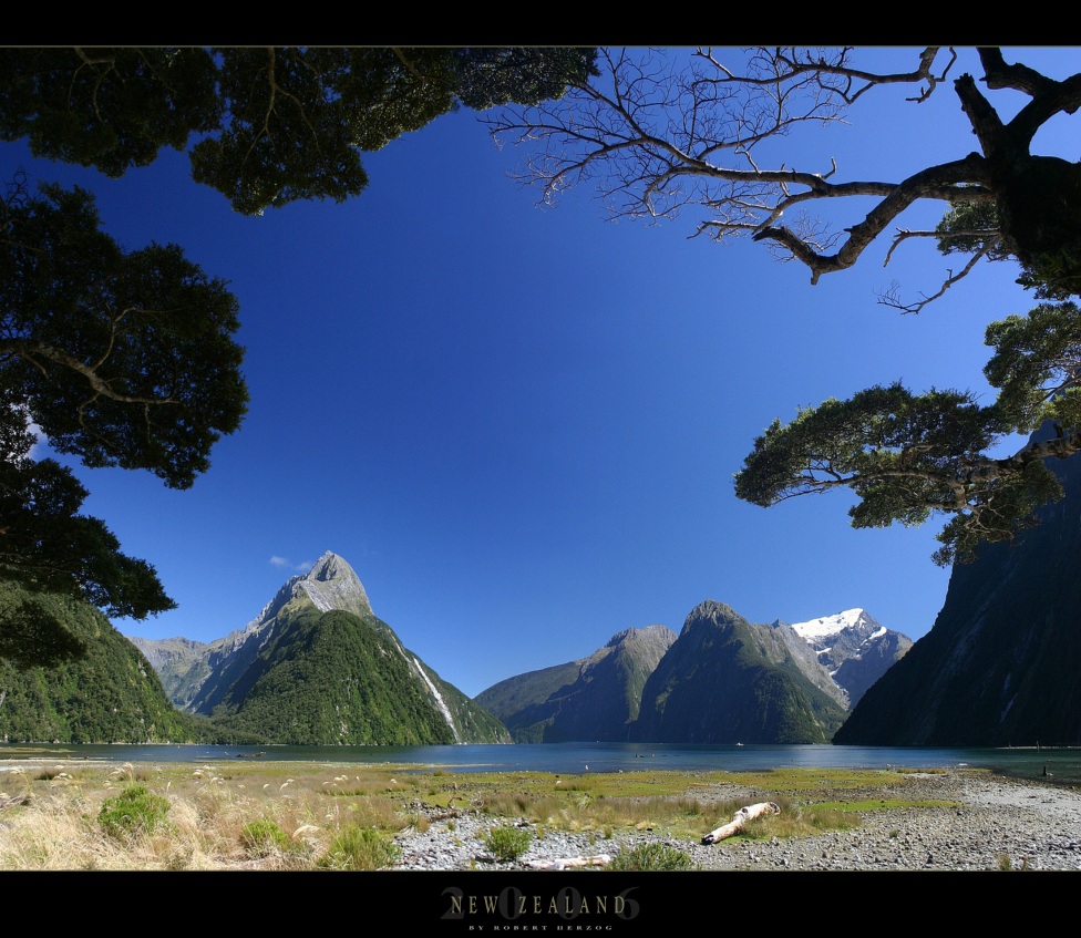 Milford Sound und Mitre Peak