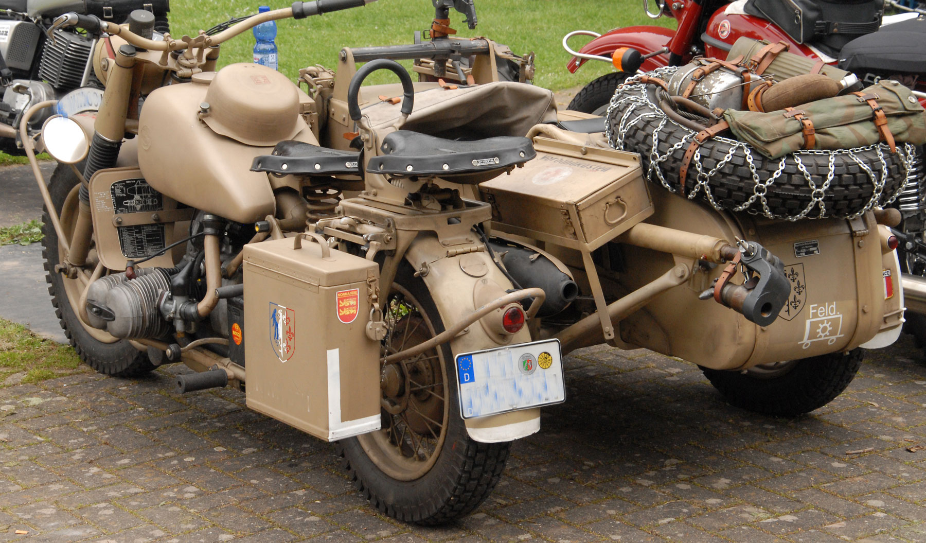Militärmotorrad mit Beiwagen
