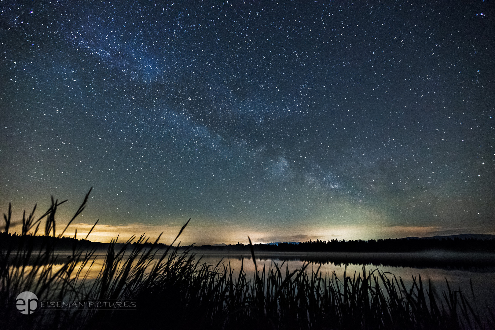 Milky way at the lake