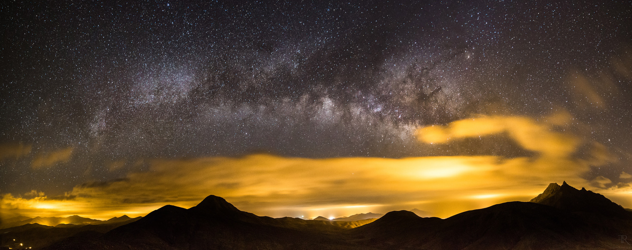 Milkyway breaks throuth the Clouds of Fuerteventura