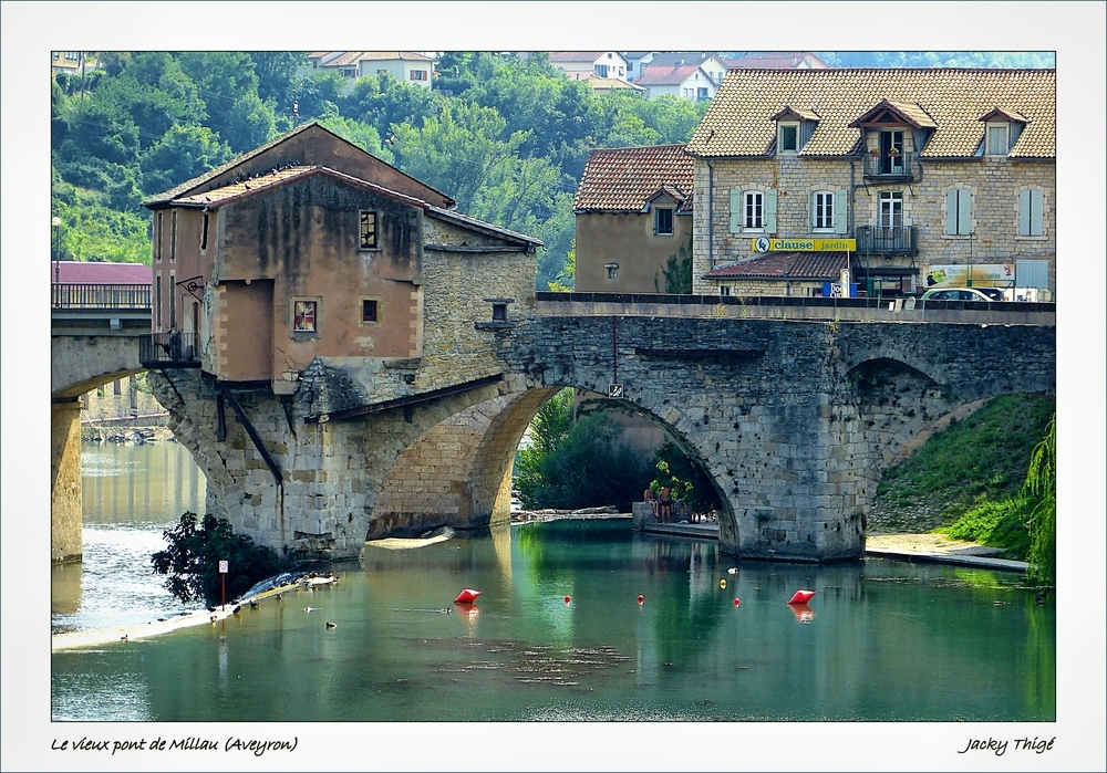 MILLAU (Aveyron) Le vieux pont