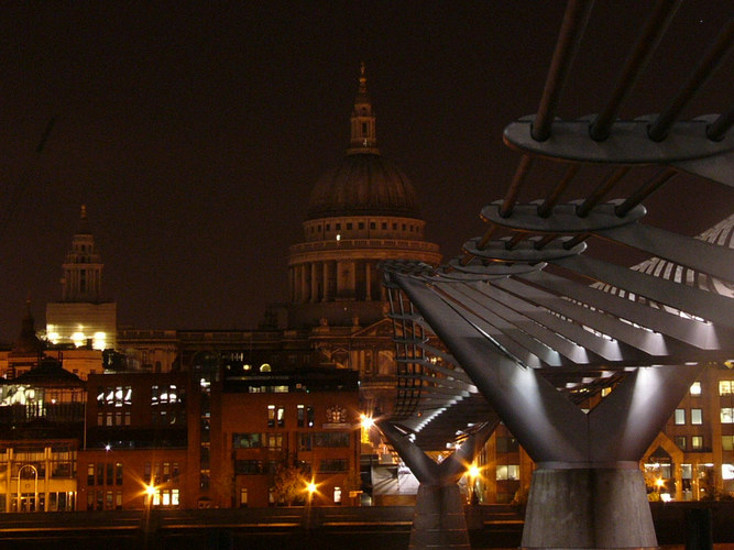 millenium bridge and st.paul catedry in background..london