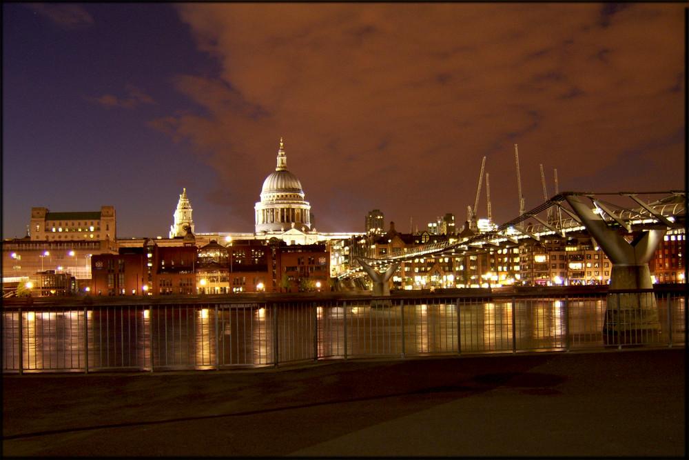 Millenium Bridge, St Paul’s Cathedral by night