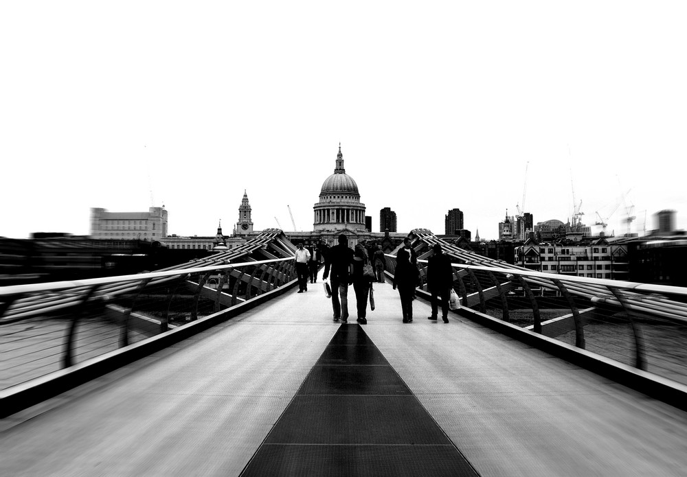 Millenium Bridge to St.Paul's