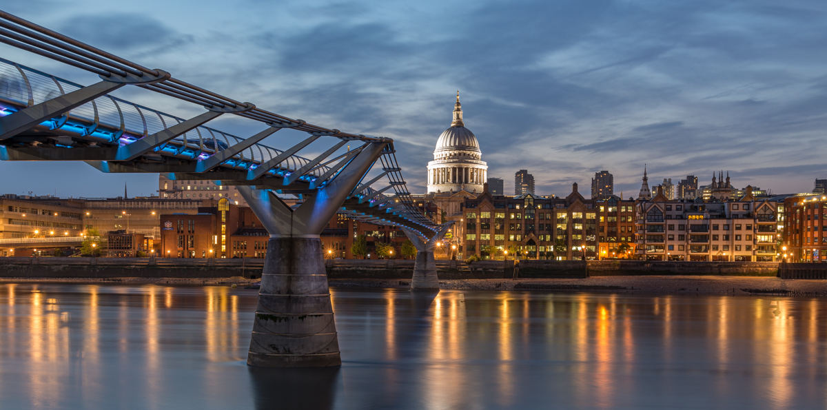 Millenium Bridge und St. Paul`s Cathedral