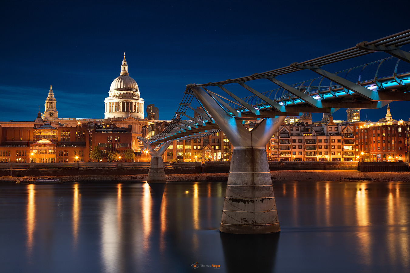 Milleniums Bridge and St. Pauls Cathedral