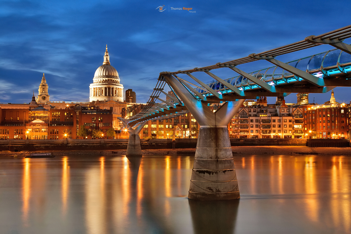 Milleniums Bridge and St. Pauls Cathedral