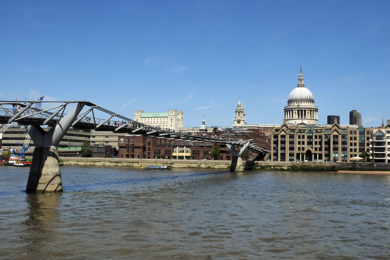 Milleniumsbridge mit Blick zur St. Pauls Cathedral