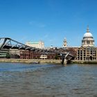 Milleniumsbridge mit Blick zur St. Pauls Cathedral