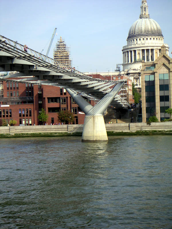 Millennium Bridge ...