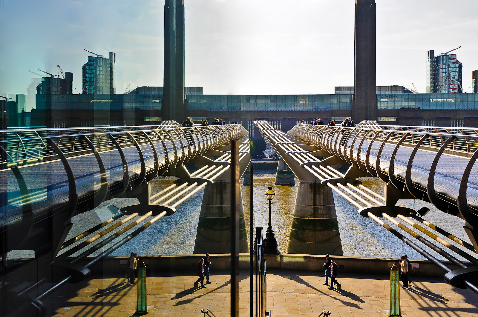 Millennium Bridge doppelt