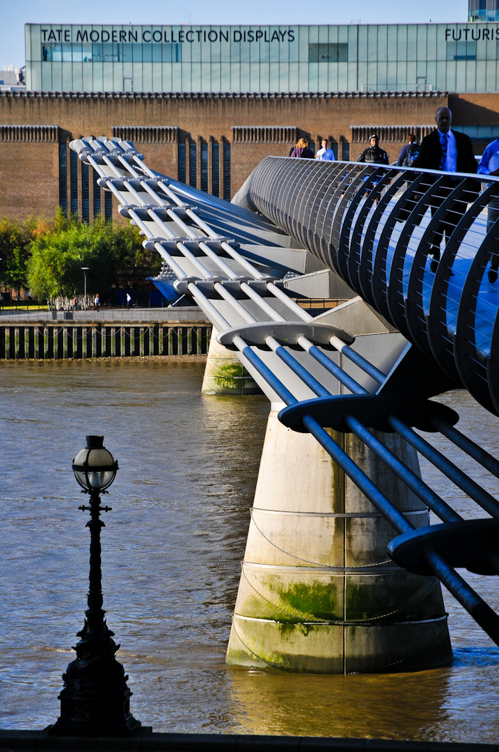 Millennium Bridge from City Side