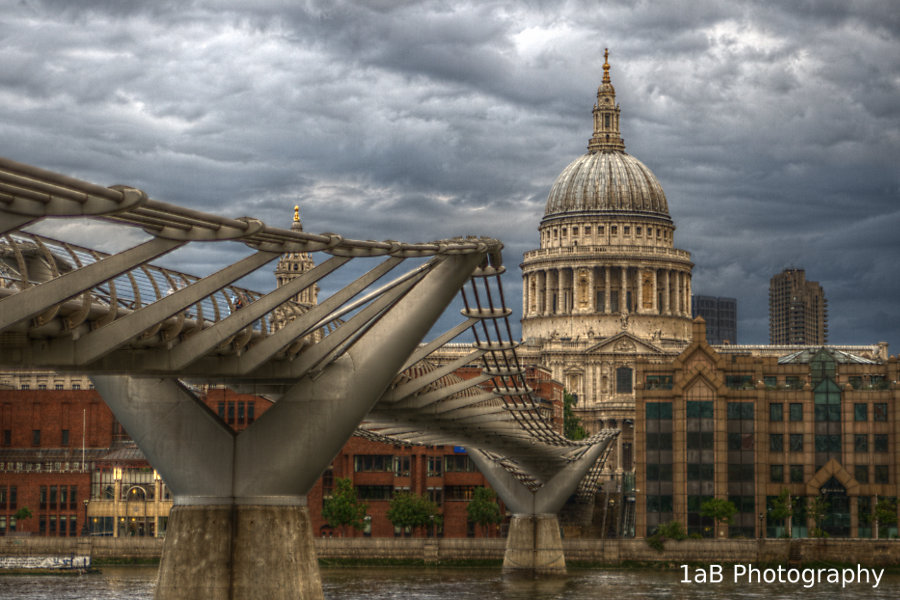 Millennium Bridge & St. Pauls Cathedral