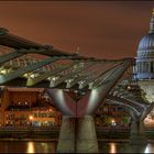 Millennium Bridge und St. Pauls Cathedral