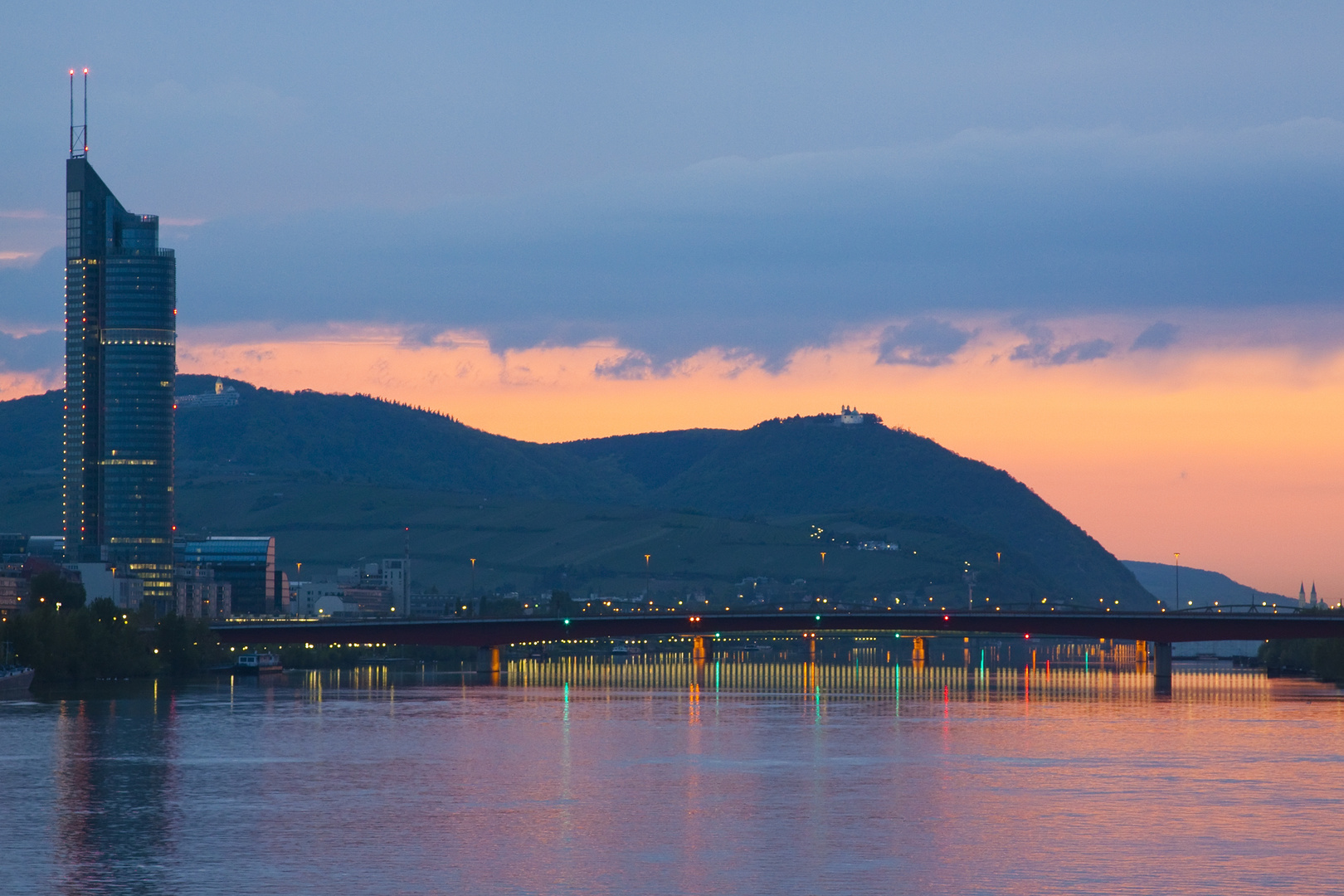 Millennium Tower Wien - Abendstimmung