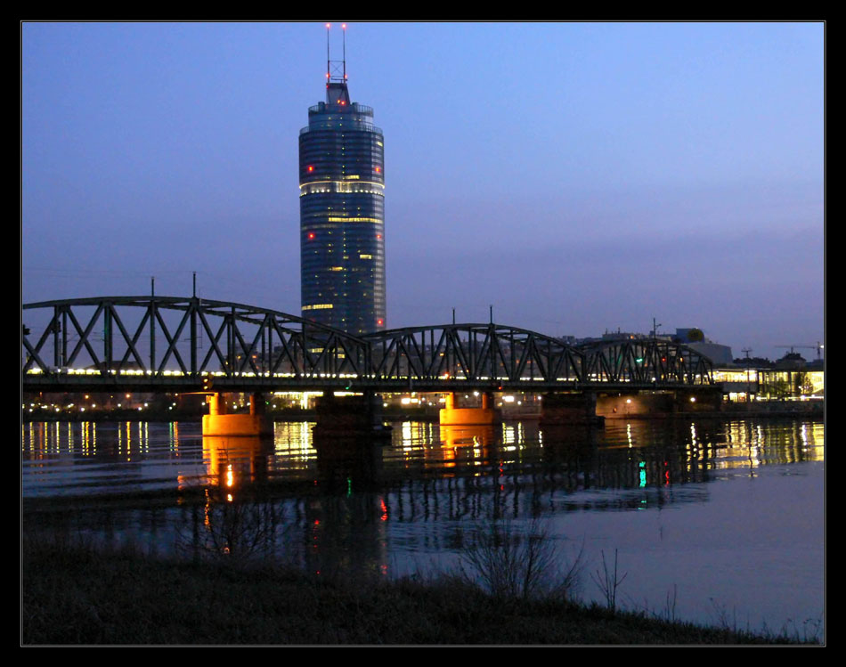 Millenniumstower in den Abendstunden