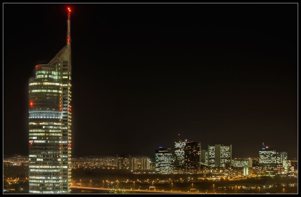 Millenniumtower an einem Novemberabend