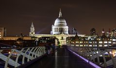 Millenuim Bridge & St Pauls Cathedral - 04