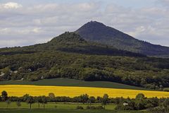 Milleschauer und Ostry im Frühling