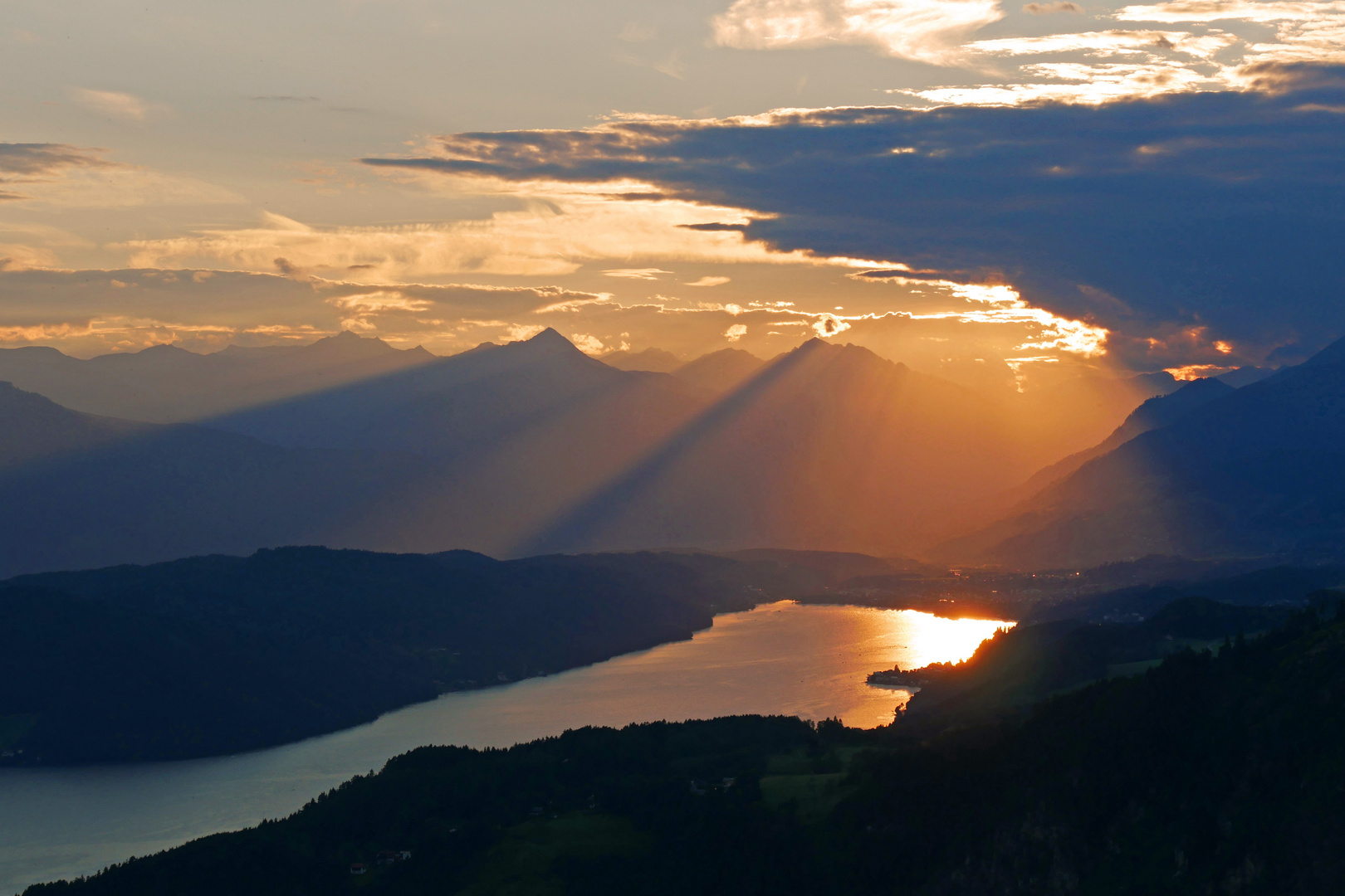 Millstätter See in den Strahlen der Abendsonne