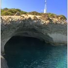 Milos - Pelekouda-Grotten und der Leuchtturm