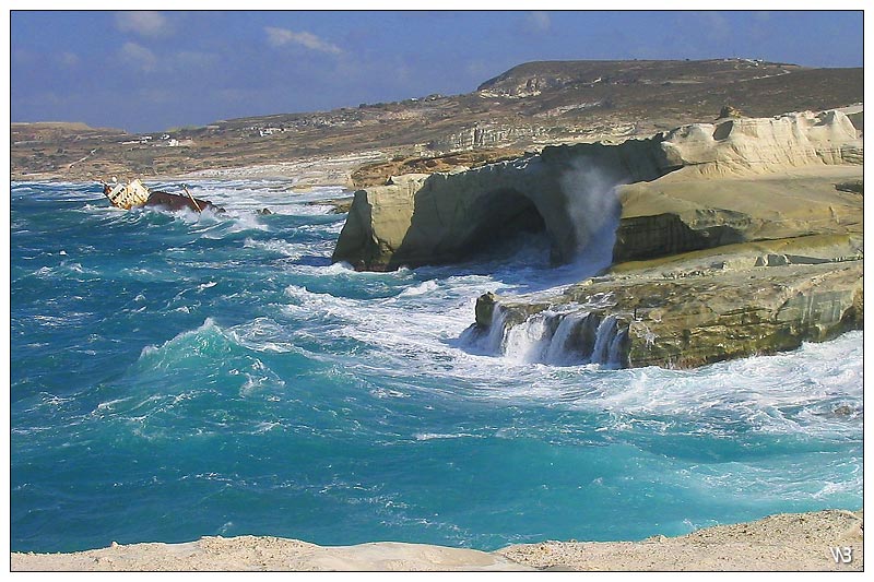 Milos - Sarakiniko und das Wrack im Sturm