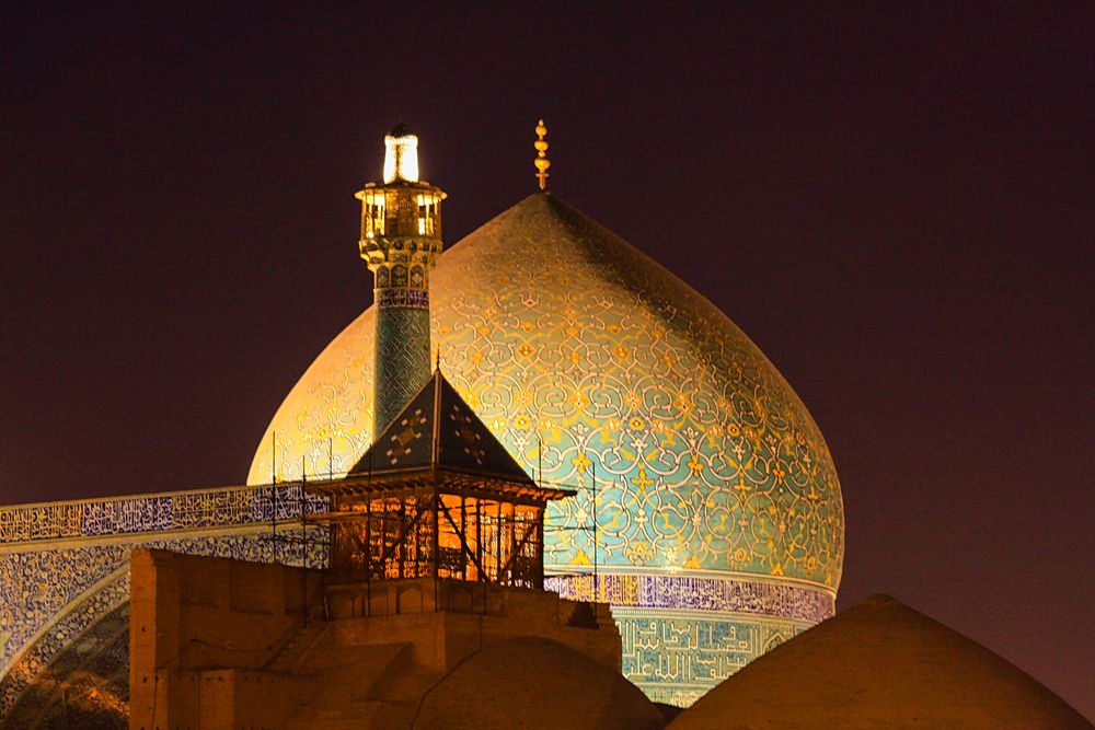 Minarett und Kuppel der Masdjid-e Imam in der Nacht