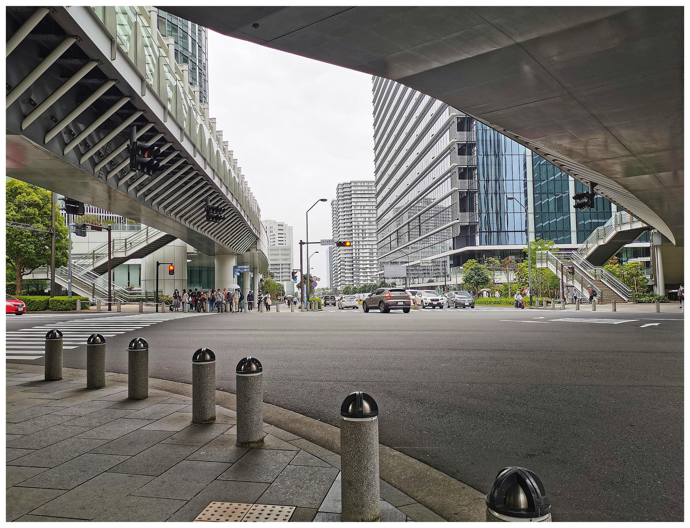 Minatomiraihodo Bridge