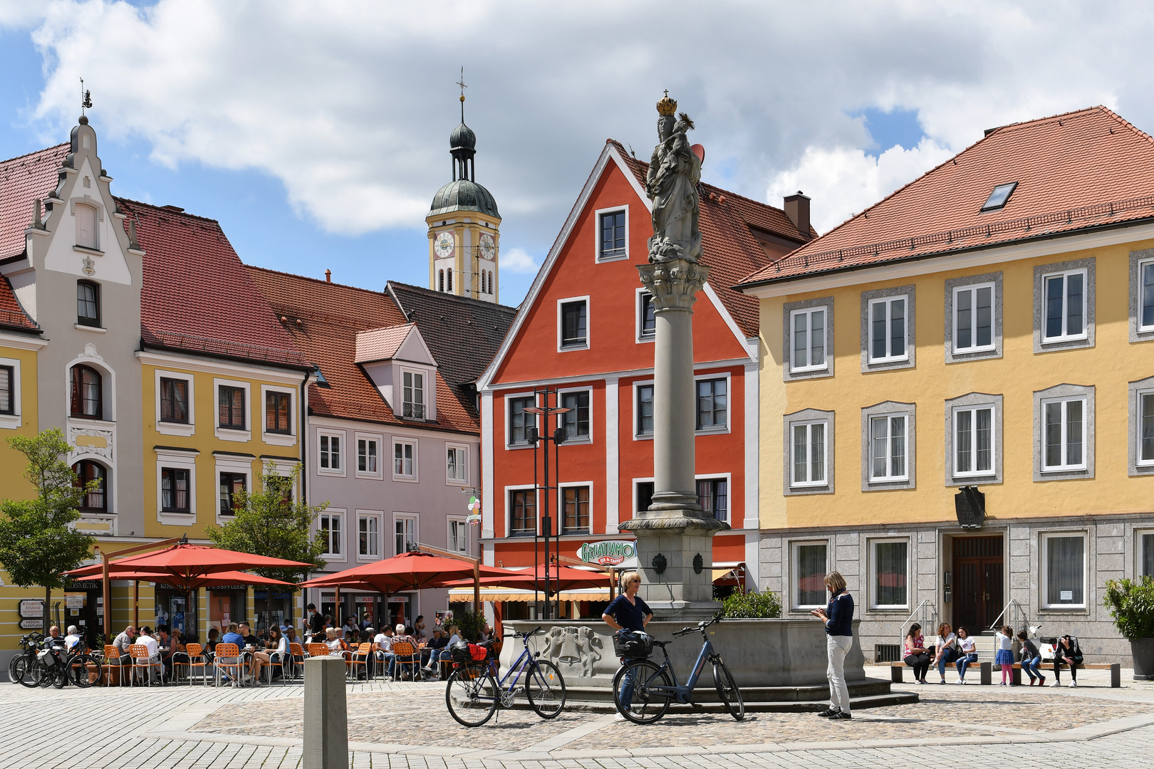 Mindelheim, Marienplatz mit Marienbrunnen