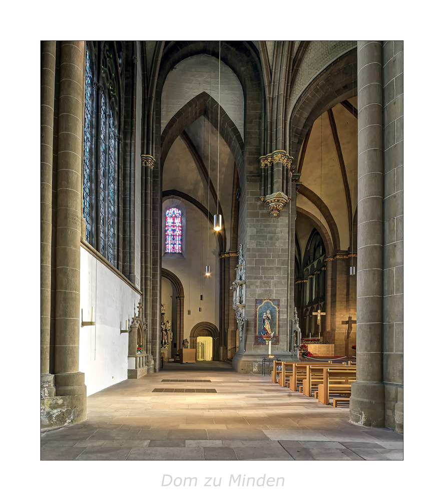 Mindener Dom St. Gorgonius und St. Petrus " Blick in den Seitenschiff.."