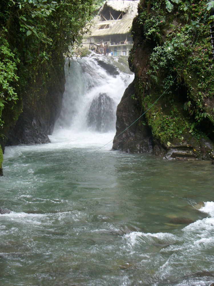 MINDO/ LA CASCADA