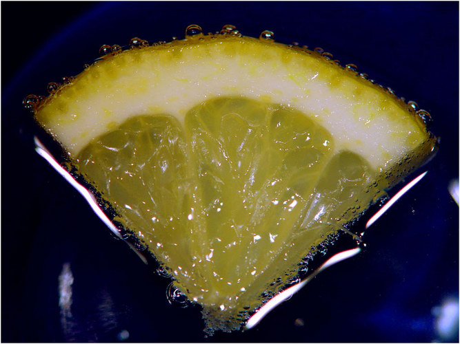 Mineralwasser mit Zitrone