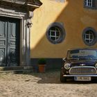 Mini Cabrio im Schloss