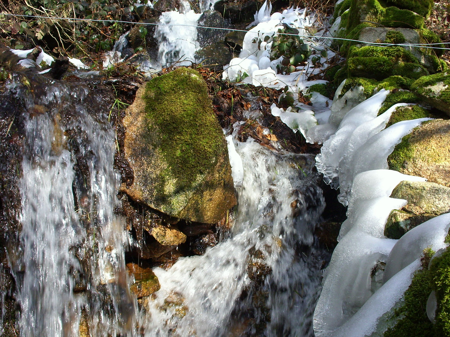 mini cascade gelée en Limousin