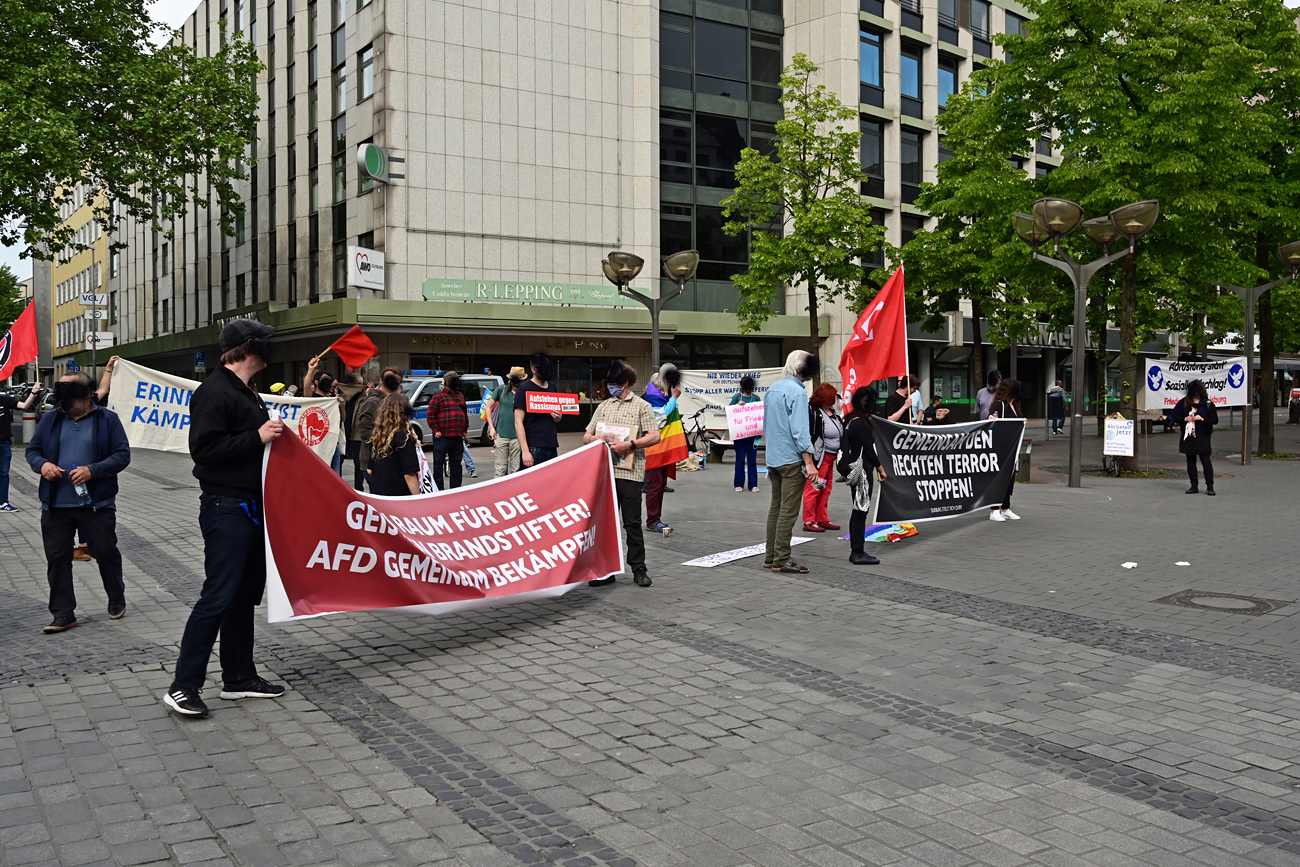 Mini-Demo (mehr Ordnungskräfte als Teilnehmer) in Duisburg zum Tag der Befreiung vor 75 Jahren