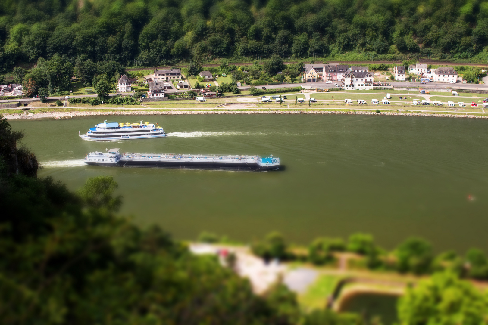 Miniatur: Auf dem Rhein